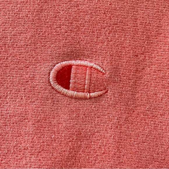 Women champion 100%authentic crewneck sweater size Small  peach color . - Picture 2 of 8